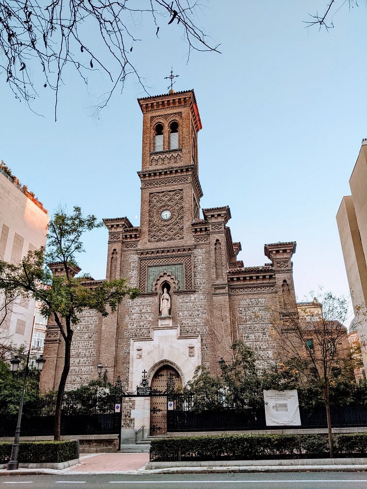 fachada-Iglesia-de-San-Fermin-de-los-Navarros-boda-madrid