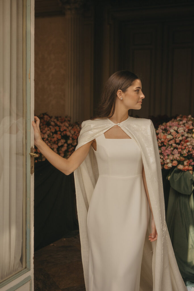 vestido de novia convertible con sobreprenda